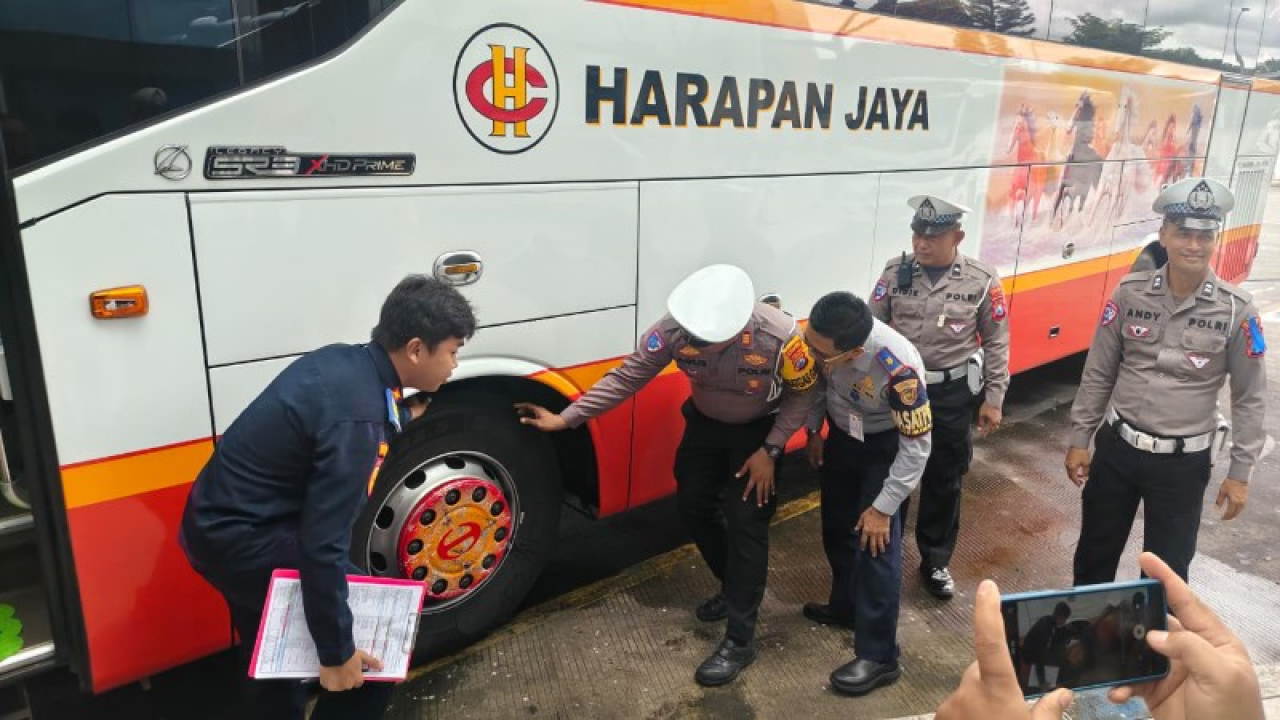 Berikan Rasa Aman dan Nyaman Petugas Gabungan Lakukan Ramp Check di Terminal Patria
