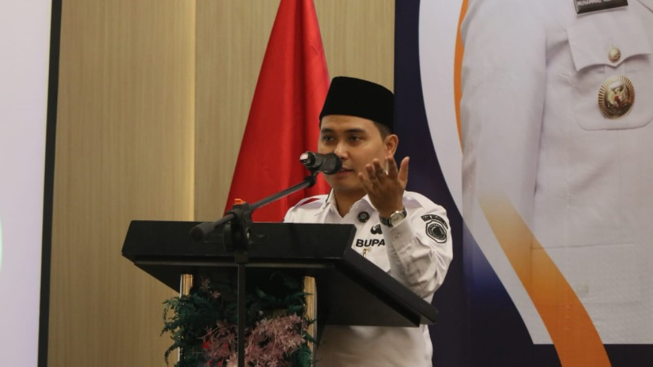 Bupati Mojokerto Gus Barra memberikan arahannya untuk optimalisasi peran PPAT. (ist)