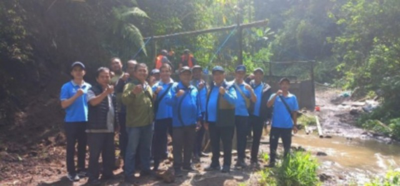 Dirut PDAM H. Syamaul Hadi, S.,Sos.MM bersama Kepala Unit saat sesi foto bersama.(ist)