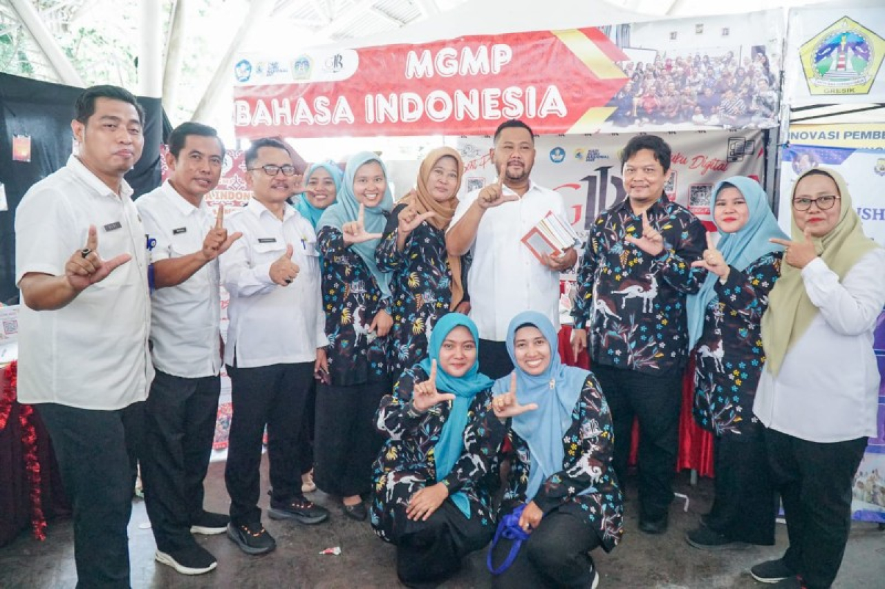 Semarak Hari Guru Nasional, Bupati Yani Tekankan Pendidikan di Gresik Harus Menyenangkan 