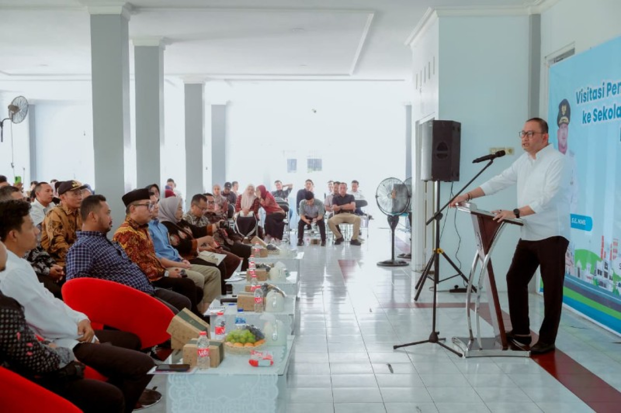 Kembangkan Sekolah Rakyat, Bupati Gresik Bersama Sekjen Kemensos Visitasi ke Sekolah Rakyat Terintegrasi 45 Semarang