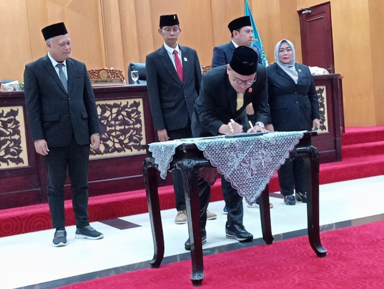 Pengesahan APBD 2026 kota Surabaya. (Ist)