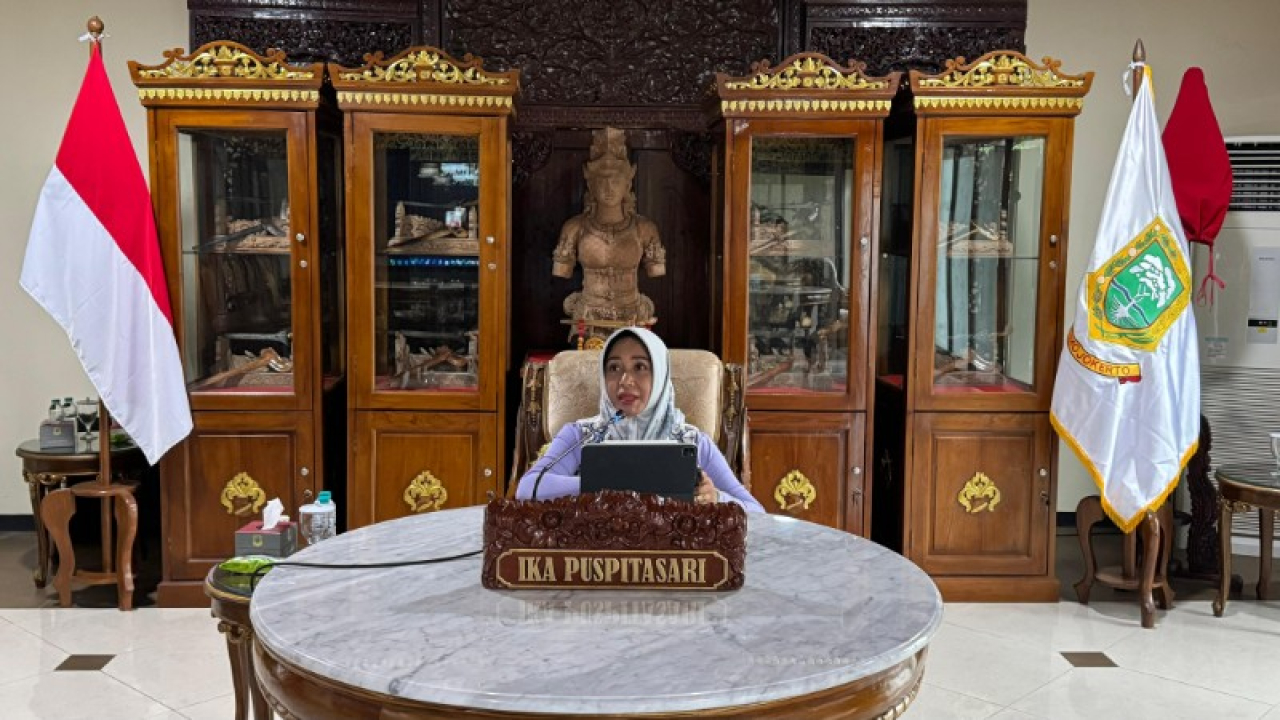 Wali Kota Ning Ita Jadi Narasumber.di KKT Singkawang secara daring. (ist)