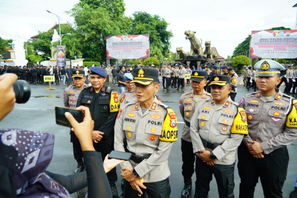 Kapolres Ponorogo AKBP Andin Wisnu Sudibyo memberikan keterangan pers terkait pengamanan Bumi Reog Berdzikir. (ist)