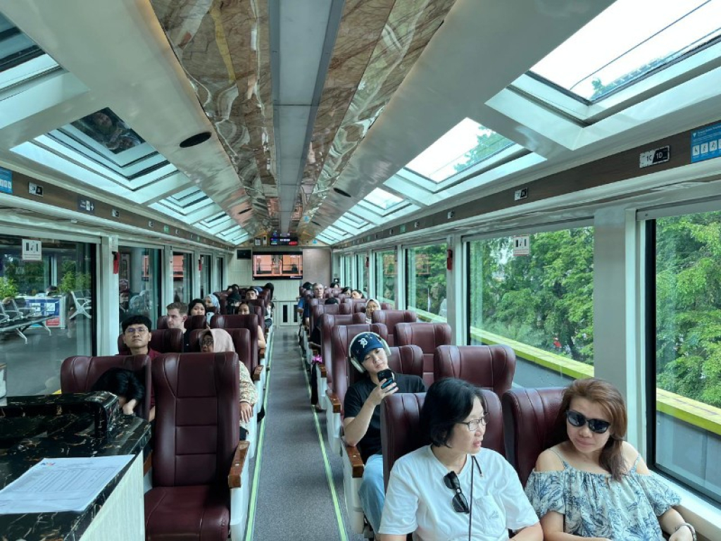 jelang penutupan tahun, penumpang kereta wisata membludak. (ist)