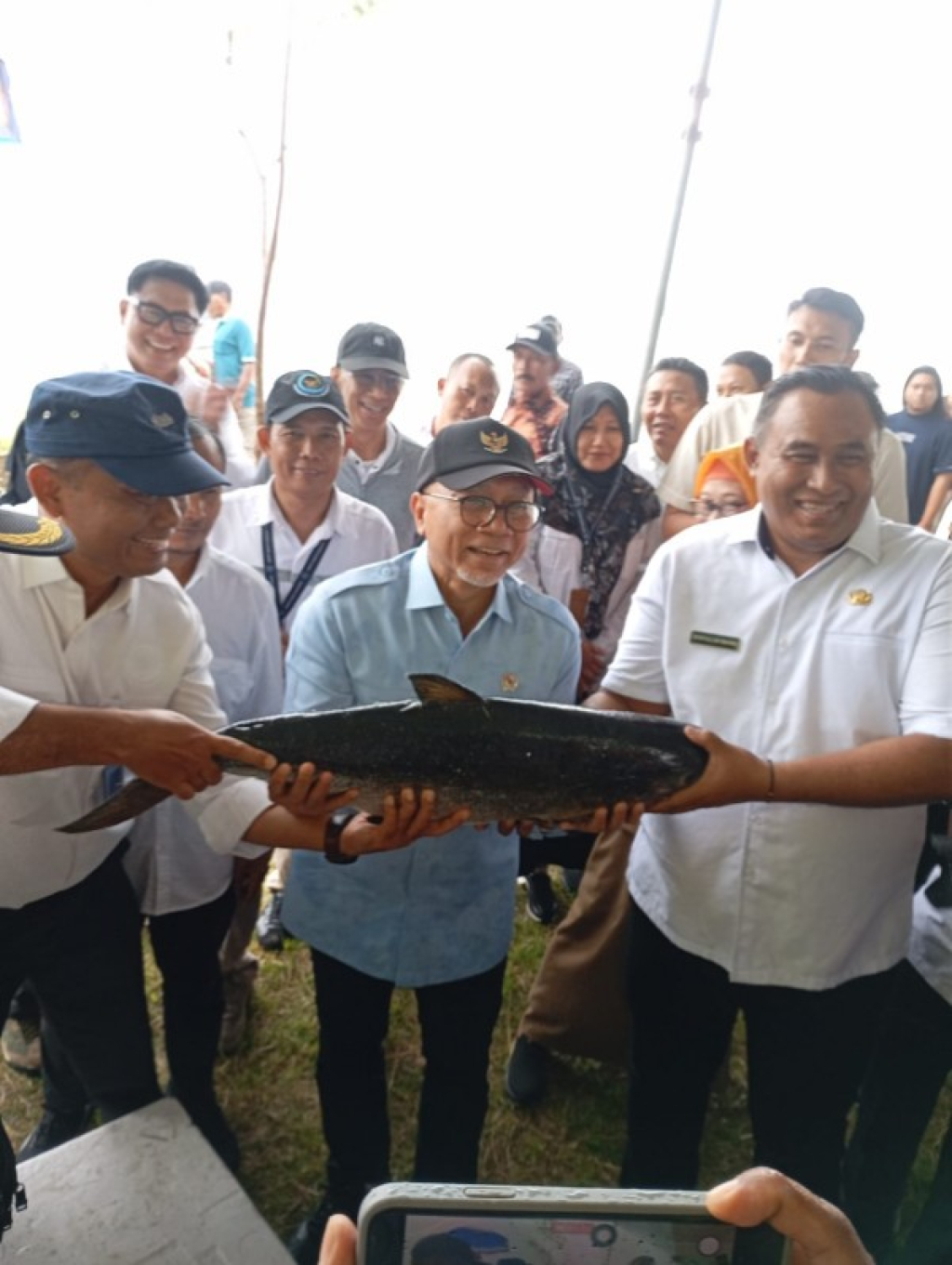 Menko Bidang Pangan Zulkifli Hasan Kunjungi Kampung Bandeng Pangkah Wetan 
