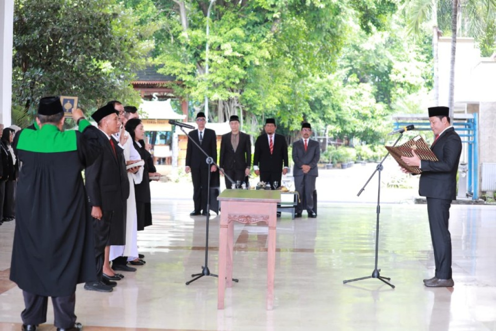 Bupati Sidoarjo Subandi melantik dan mengambil sumpah jabatan 260 pejabat struktural dan fungsional di lingkungan Pemerintah Kabupaten Sidoarjo, Sabtu (10/1/2026). (Ist)
