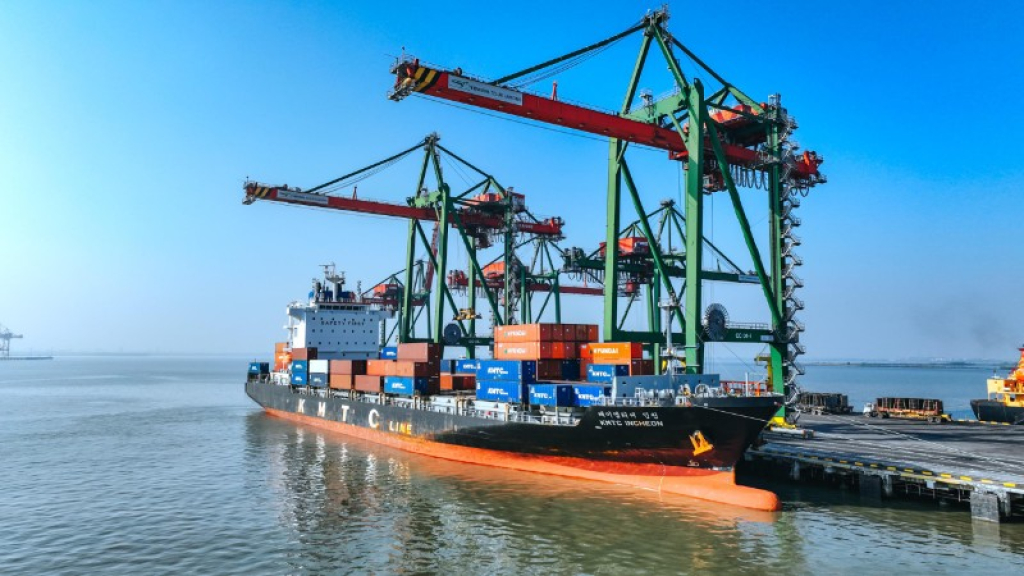 Pertumbuhan signifikan terjadi pada arus petikemas internasional yang mencapai 49.886 TEUs. (foto: ist)