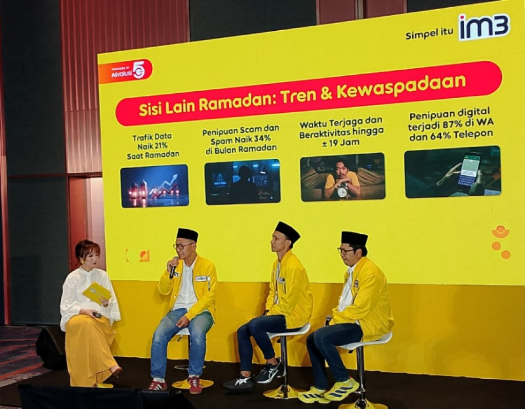 (Ki-ka) Adiyanto Adhi Kusumo SVP Head of Marketing Java Indosat, ⁠Sigit Herprabowo SVP Head of Region East Java Indosat & Yose Navirianto SVP Head of Technology Java Indosat. (foto: hari)
