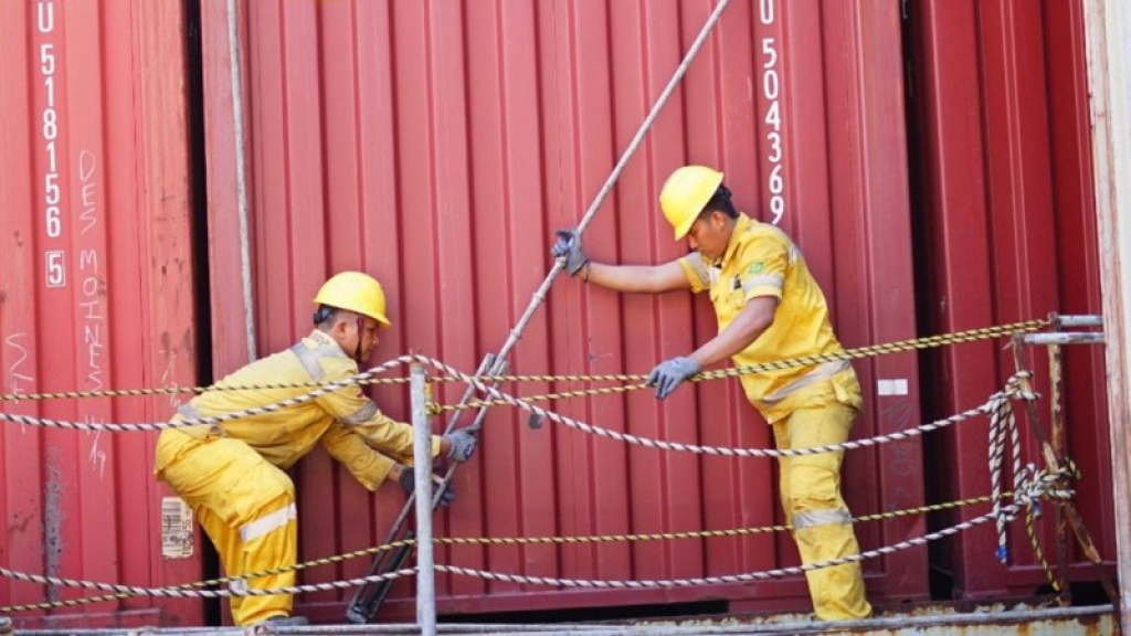 Penghargaan ini hadiah Istimewa di bulan K3 nasional 2026 atas pencapaian 23.575.501 jam kerja orang tanpa kecelakaan kerja. (foto: ist )