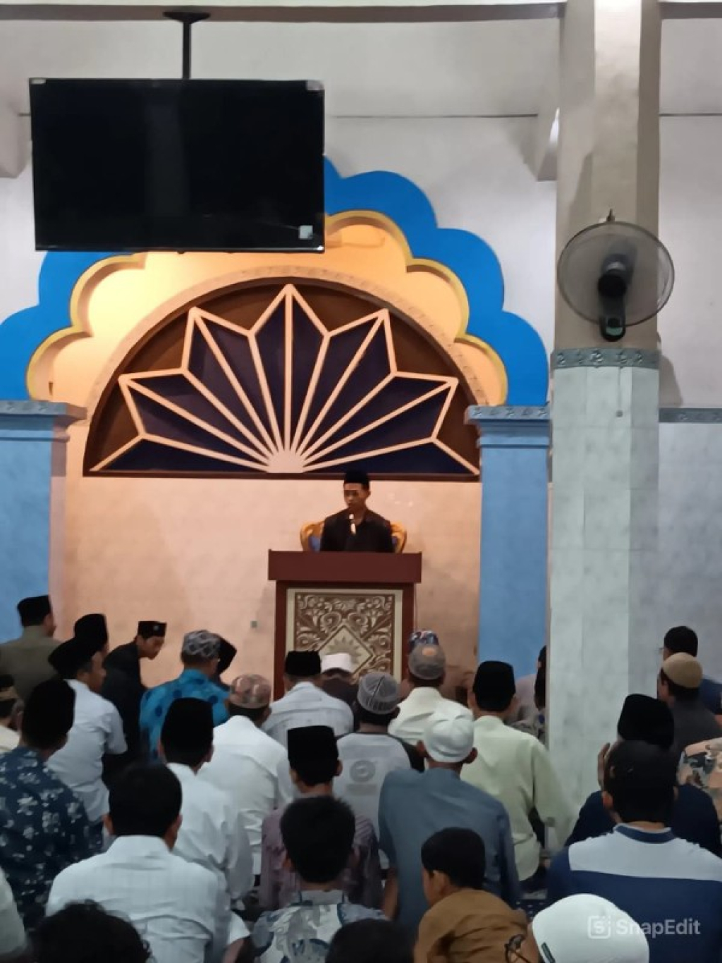 Suasana kajian jelang berbuka di masjid At Taqwa kompleks perguruan Muhammadiyah Giri, Kebomas. (foto: ali/ B-news.id)