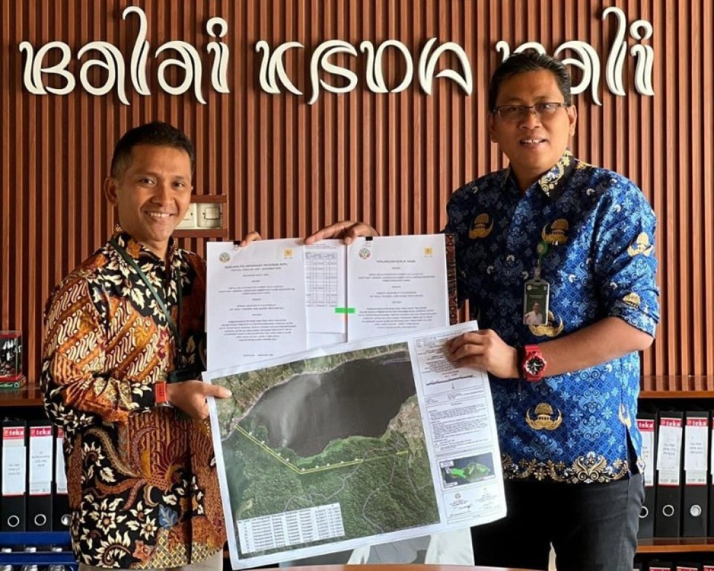 GM PLN UIT JBM Ika Sudarmaja & Kepala BKSDA Bali Ratna Hendratmoko saat PKS. (foto: ist)