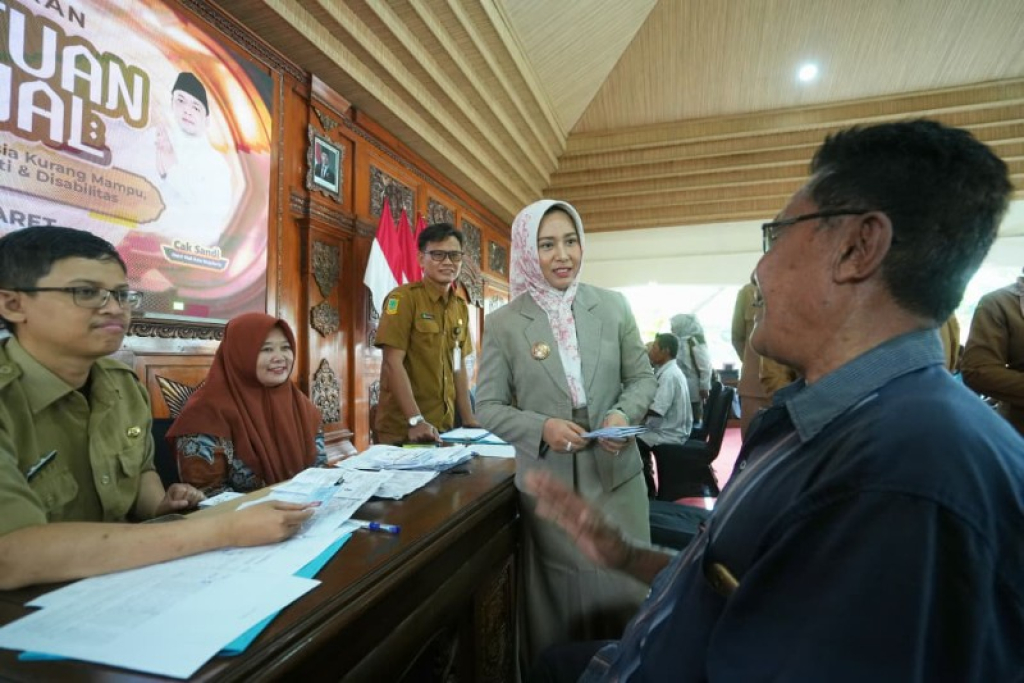 Pemkot Mojokerto Salurkan Bansos kepada 294 Tukang Becak Jelang Hari Raya