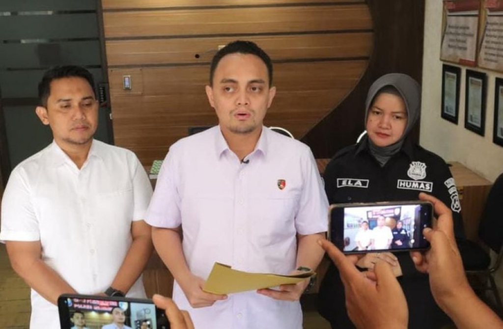 Kasat Reskrim Polres Mojokerto AKP Aldhino Prima Wirdhan saat menyampaikan keterangan persnya kepada awak media. (ist)