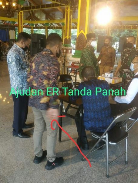 Ajudan Bupati Bangkalan berinisial E saat menghadiri dalam sebuah kegiatan. (Ist) 