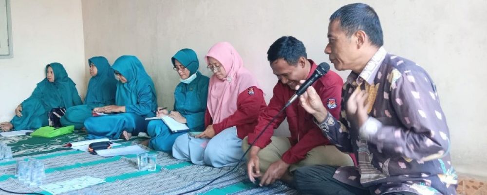 PPS Dahanrejo, PPK Kebomas saat sosialisasi Pemilu pada PKK Perum Dinari. (Ist) 
