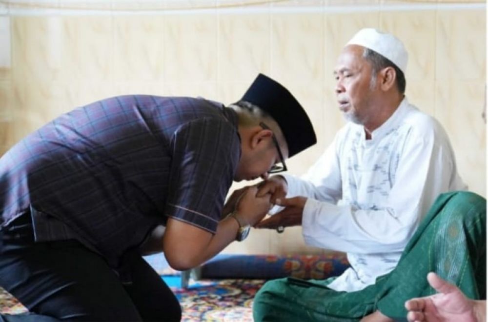 Mas Pj Wali saat sowan ke KH. M. Qodri. (ist)