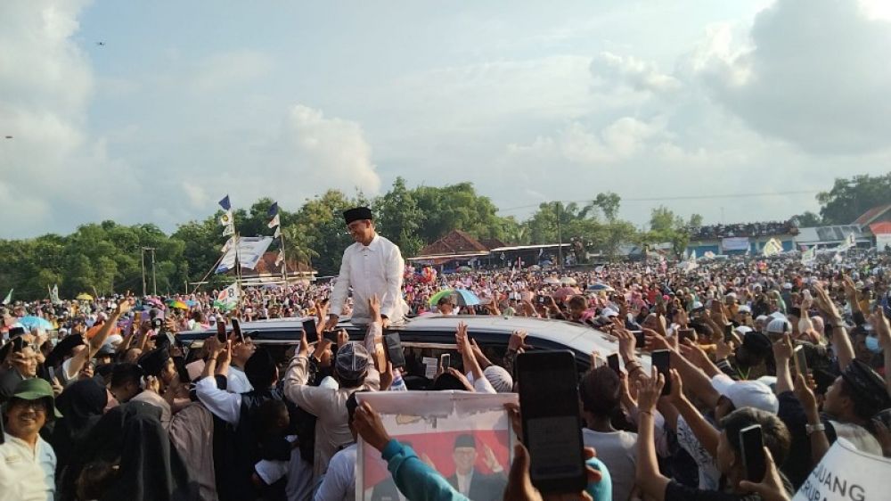 Madyarakt Panekasan tumplek blek di Lapangan Garuda Palengaan Laok Pamekasan saat kampanye akbar capres nomor urut 1 (Anies -Muhaimin. (ist) 