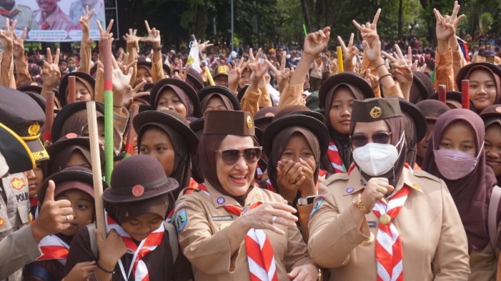 Bupati Anna Pimpin Upacara Jelajah Santri VII Jawa Timur, Ini Pesannya