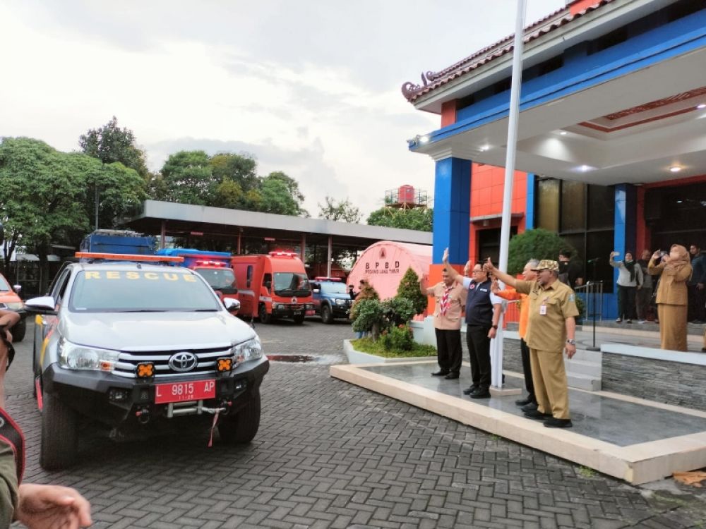 Pemprov Jatim Gerak Cepat kirim bantuan logistik dan penanganan gempa Cianjur yang diberangkatkan dari kantor BPBD Jatim Jl Raya Waru Sidoarjo. (Ist) 