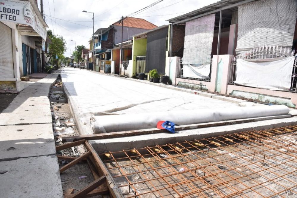 Progres jalan beton yang ada di beberapa titik fi wilayah Sidoarjo terus dikebut. hingga akhir Tahun 2022 jalan yang di beton dengan total 176 Km. (Ist) 