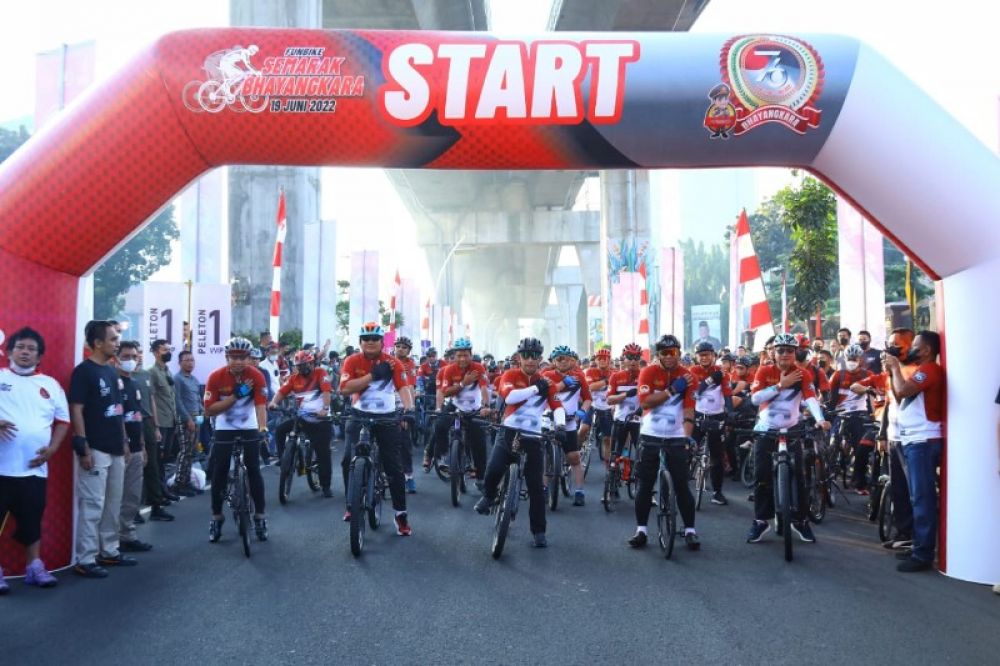 Kapolri Listyo Sigit saat memberangkatkan acara fun bike. (Ist) 