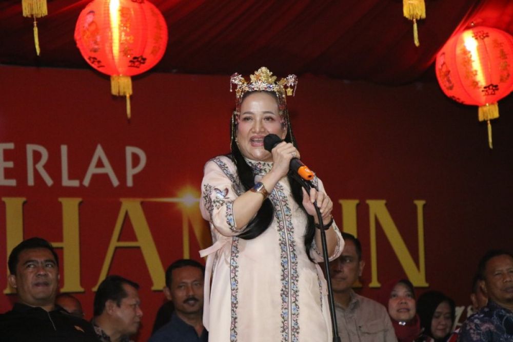 Bupati Bojonegoro, Anna Mu'awanah saat menghadiri perayaan Imlek. (Ist) 