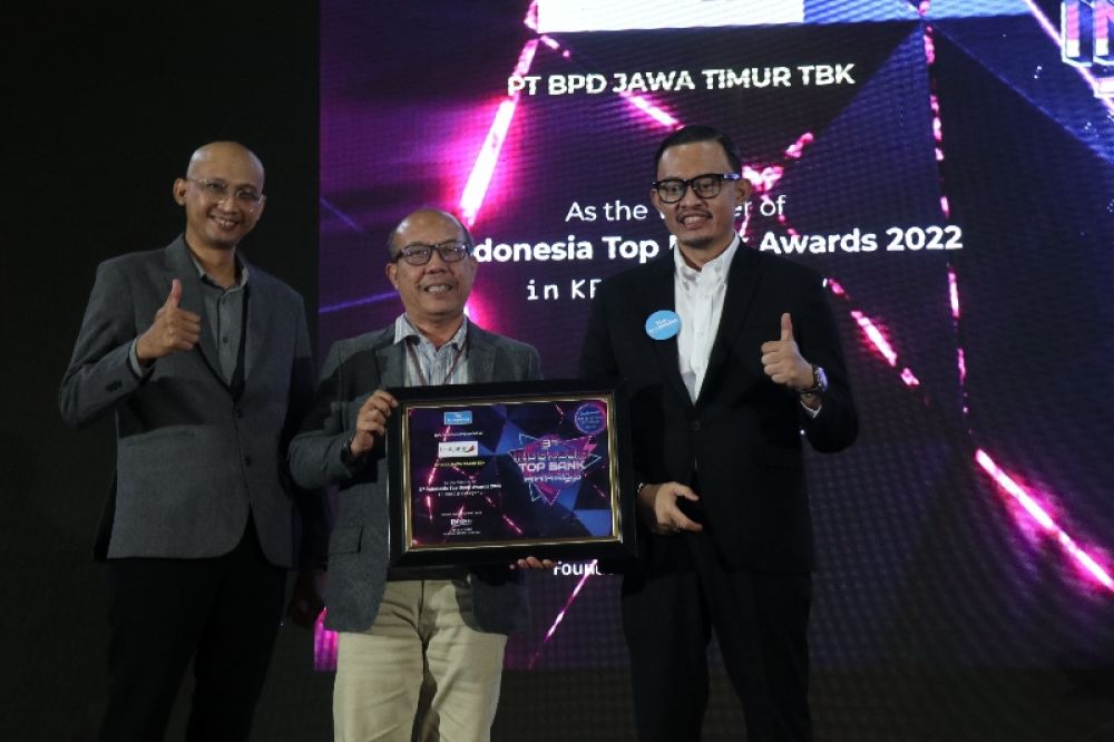 Bank Jatim Raih penghargaan Indonesia Top Bank Awards 2022. Penyerahan penghargaan diserahkan di Hotel JS Luwansa Jakarta. (Ist) 