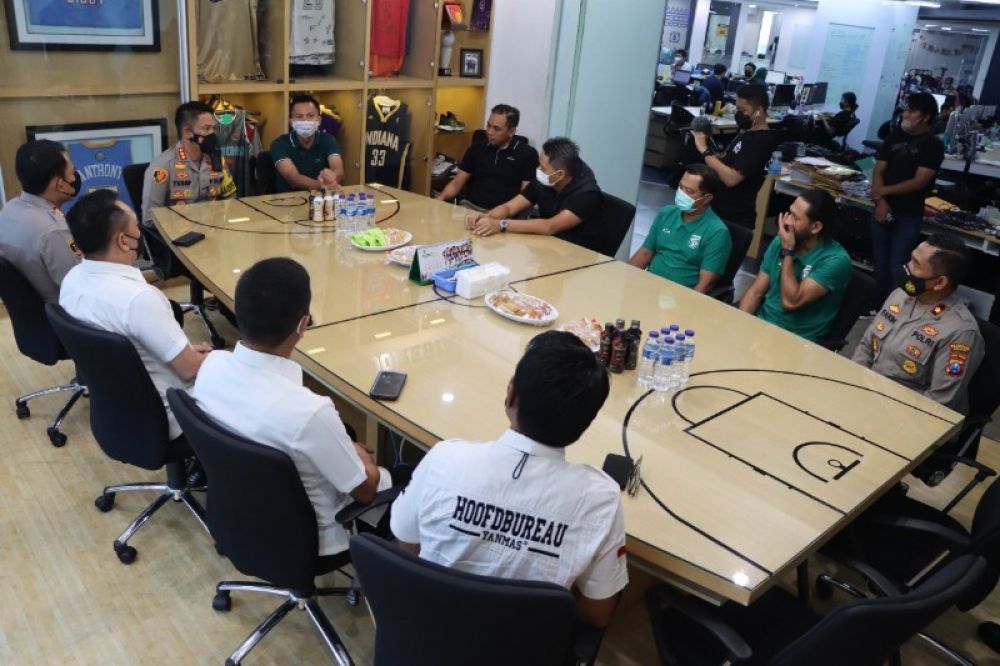 Polrestabes Surabaya Ajak Bonek Rayakan Hari Jadi Persebaya Nobar di Mako Polrestabes