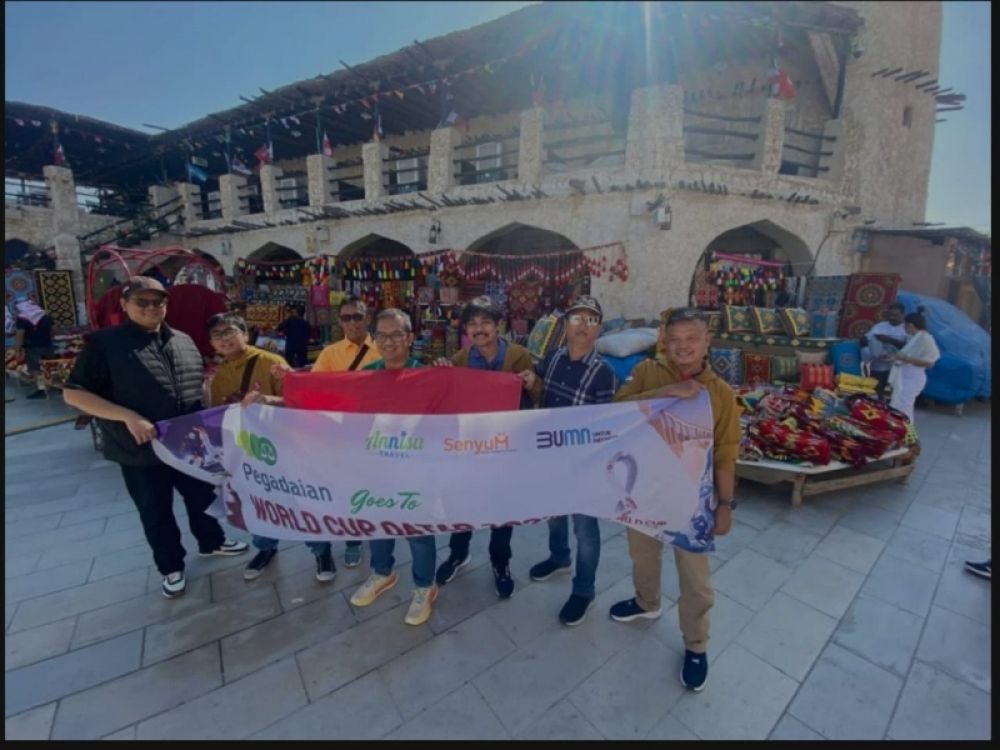 PT Pegadaian Kanwil XII Surabaya memberangkatkan 7 nasabahnya ke Piala Dunia Qatar 2022. (Ist) 