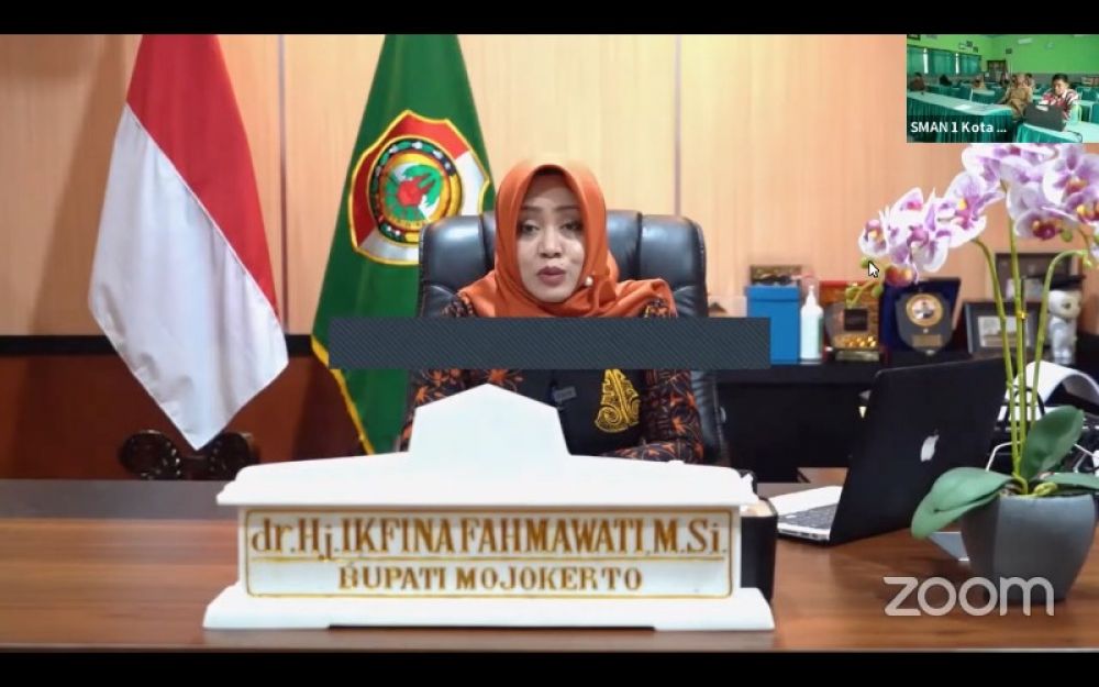 Bupati Mojokerto, Ikfina Rahmawati, menyatakan dukungannya terhadap percepatan Implementasi Kurikulum di Kota dan Kabupaten Mojokerto. (Ist) 