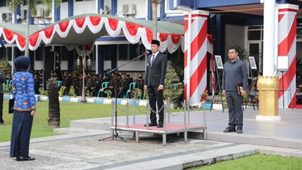Wakil Bupati Sampang H Abdullah Hidayat menjadi inspektur upacara peringatan Hari Kesaktian Pancasila di kantor Bupati Sampang. (Ist) 