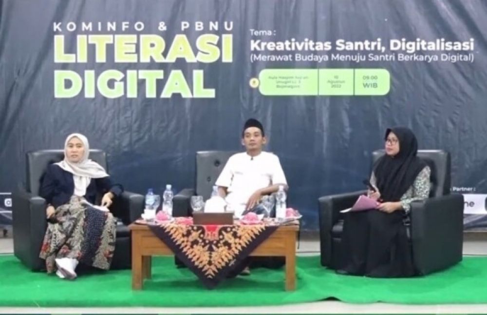 Beberapa narasumber dalam seminar bertajuk "merawat budaya nehuju santri berkarya digitalisasi" di auditorium UNUGIRI Bojonegoro. (Ist) 