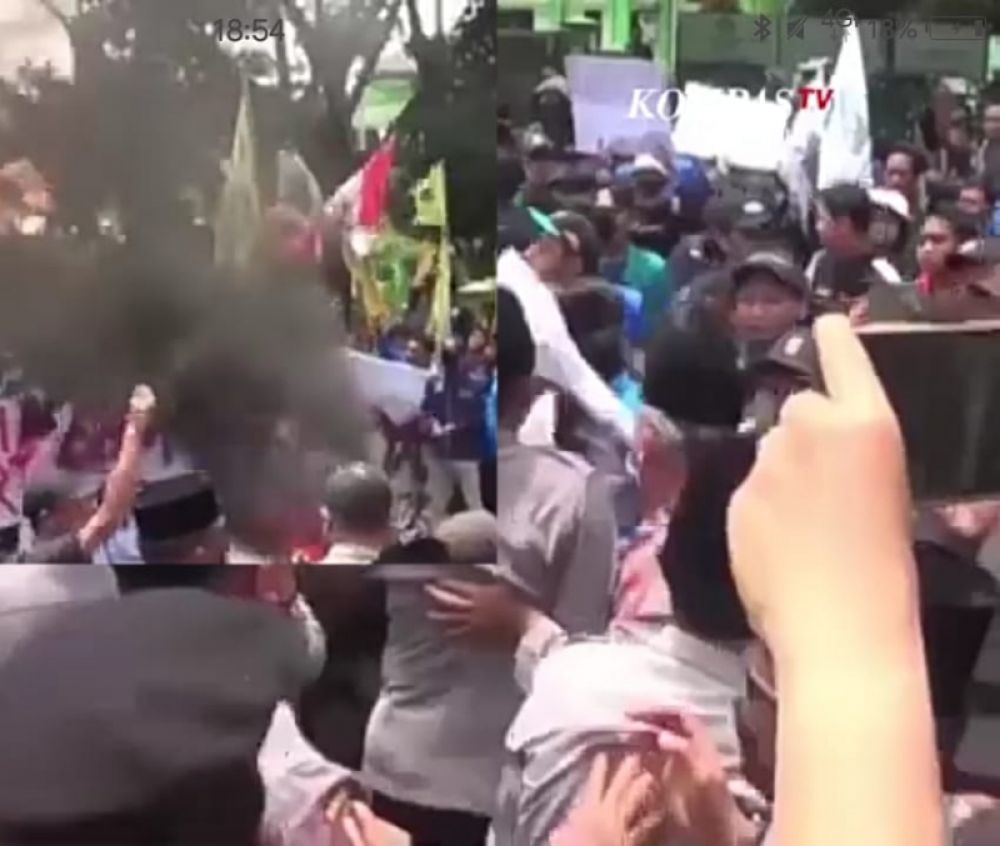 Berbagai aliansi mahasiswa turun ke jalan menolak kebijsksn krnsikan BBM. Para pendemo merangsek ke dalam gedung DPRD ingin menemui Ketua DPRD Kota Kediri tapi tidak berhasil. (Ist) 