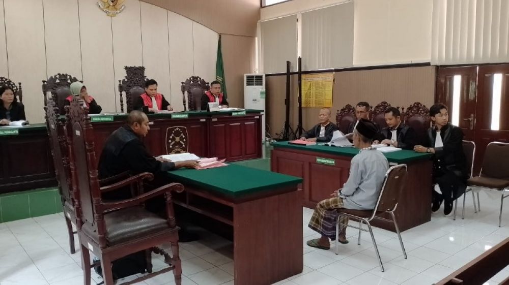 Hamim (69) kakek warga Kediri saat s menjalani sidang. (Ist) 