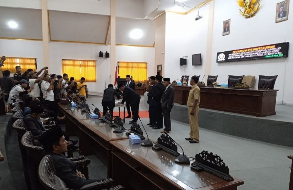 Suasana Rapat Paripurna DPRD Kabupaten Sampang terkait LKPJ Tahun Anggaran 2022. (Ist) 