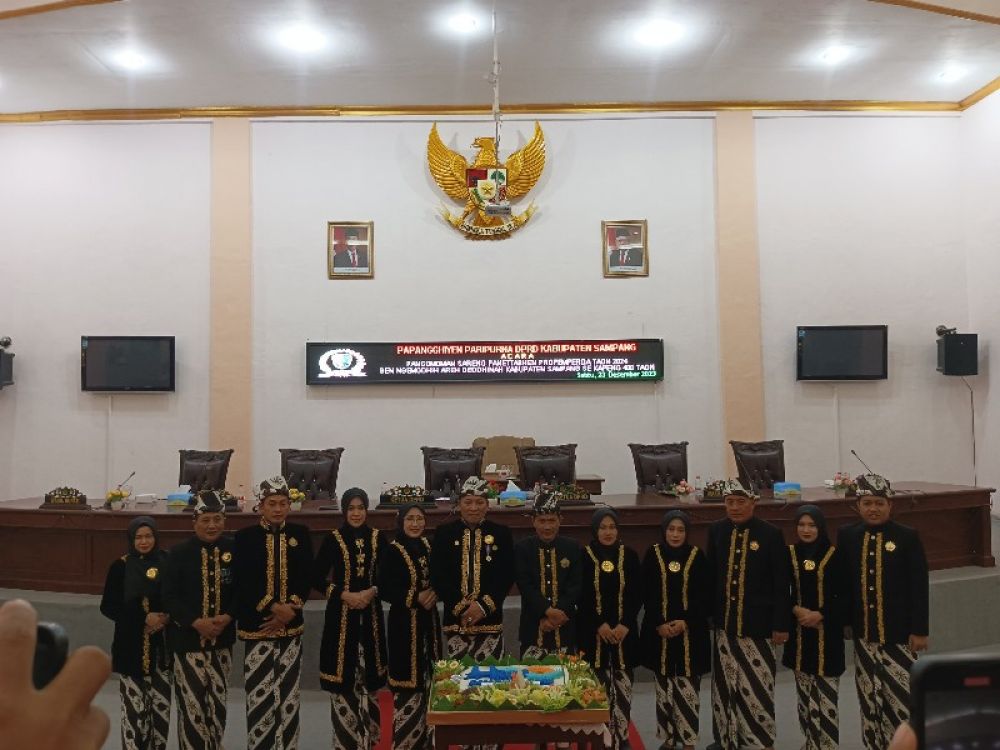 DPRD Sampang saat menggelar Rapat Paripurna tentang Penetapan Propemberda dan Hari Jadi Kabupaten Sampang ke-400. (Ist) 