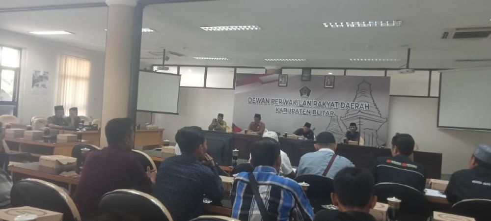 Kelompok masyarakat peduli Kabupaten Blitar hearing bersama komisi III DPRD. (Ist) 