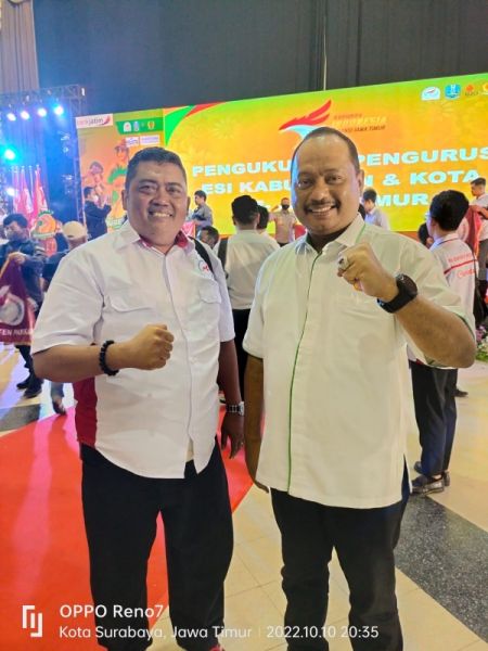 Ketua Unum E-Sports Bojonegoro, Aris Yulianto (kiri) dalam suatu acara. (Ist) 