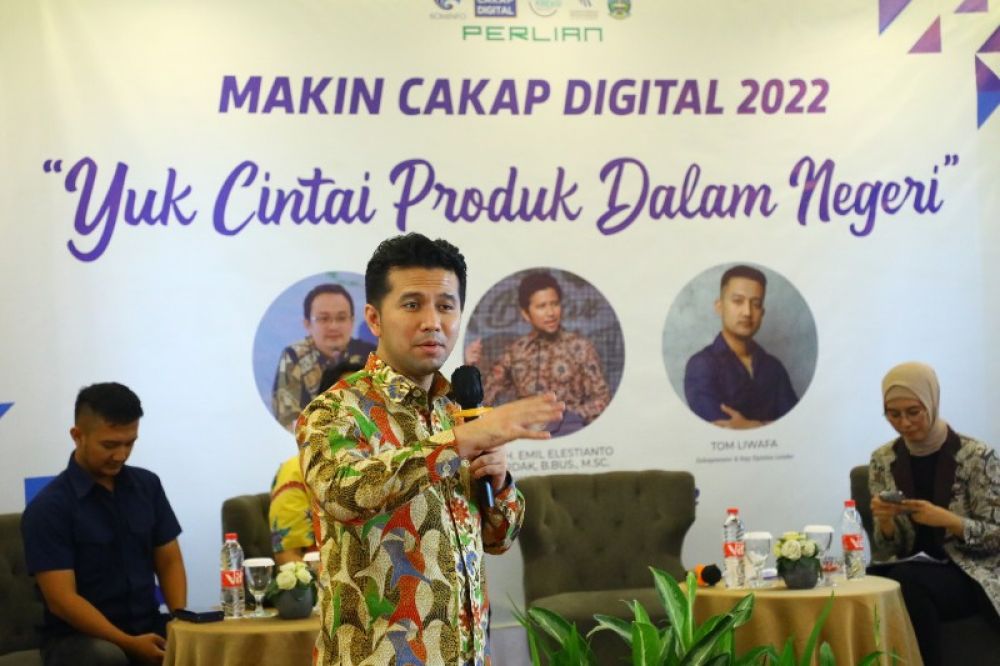 Wakil Gubernur Jawa Timu Emil Elestianto Dardak menjadi keynote speaker bertajuk Makin Cakap Digital 2022 dengan tema 'Yuk Cintai Produk Dalam Negeri' di Hotel Grand Darmo Surabaya. (Ist) 