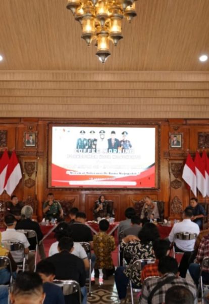 Wali Kota Mojokerto ika Puspitasari coffe morning bersama Forkopimda dan insan media ajak menjaga stabilitas Kota Mojokerto menjelang Tahun Politik. (Ist) 