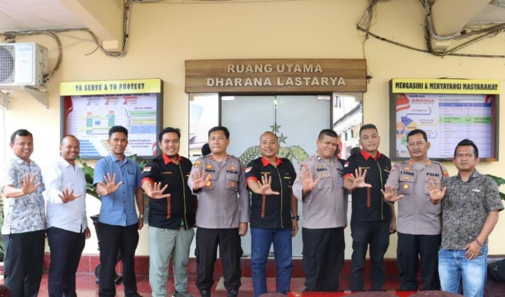 Pengurus DPD PMS berfoto bersama dengan Wakapolres Tebing Tinggi usai audiensi. (Ist) 