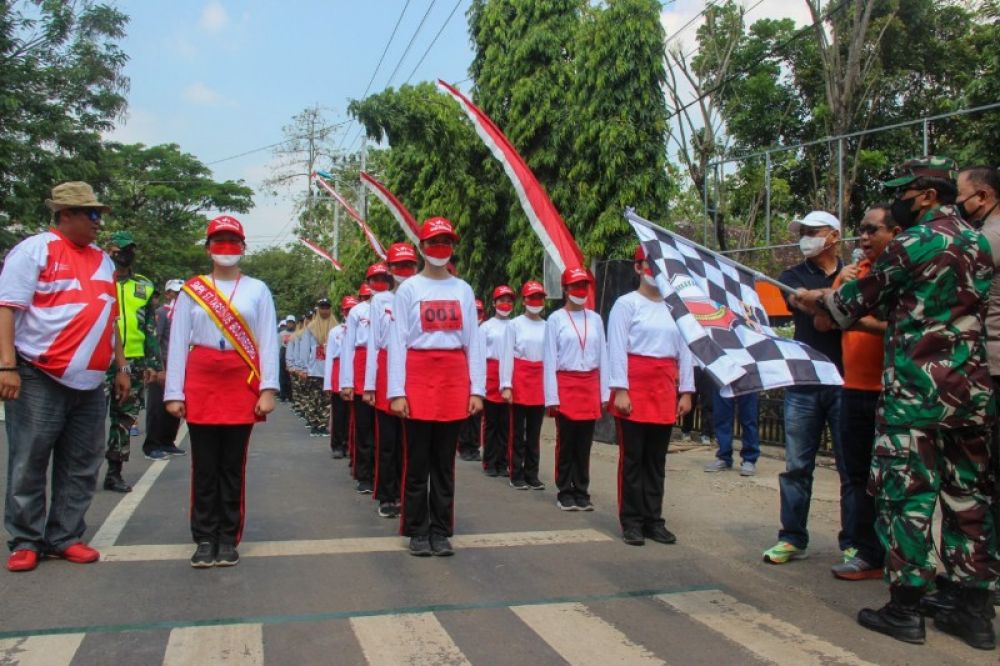 Peserta lomba Gerak Jalan HUT Kemerdekaan RI mulai dari tingkat SMP, SMA dan Perguruan Tinggi di Bojonegoro diikuti 189 regu dengan menempuh jarak 17 kilometer. (Ist) 