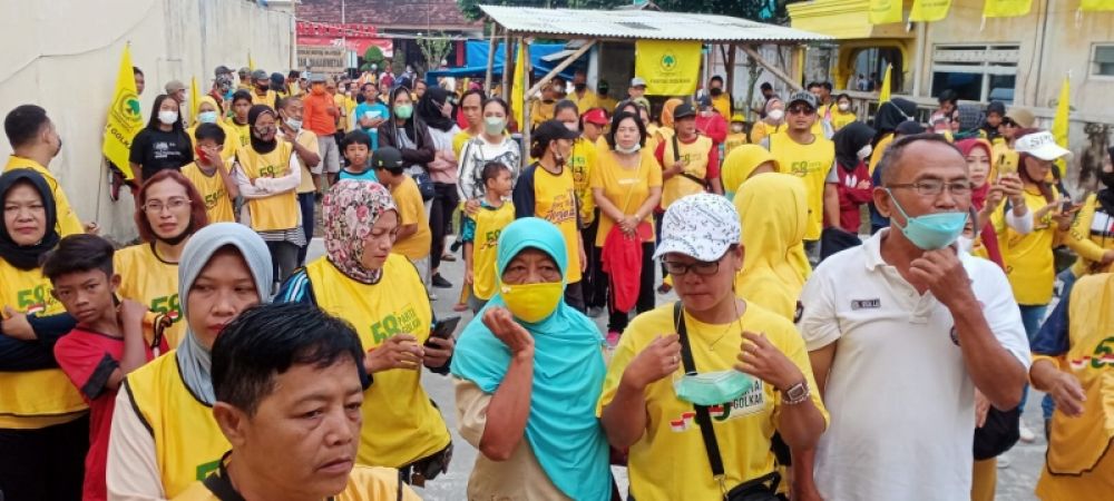 Ribuan kader dan masyarakat Kota Blitar ikuti jJalan Sehat Bersama Rakyat dalam rangka HUT ke 58 Partai Golkar serta diisi dengan acara hiburan. (Ist) 