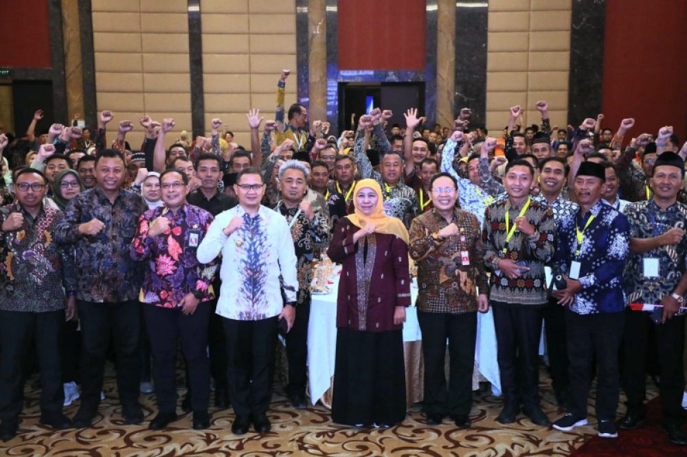 Gubernur Khofifah didampingi Zoj Wali Kota Batu Aries Agung Paiwae hadiri acara bersama Kase. (Ist) 