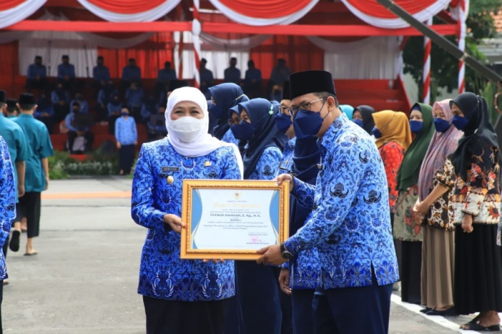 Gubernur Jawa Timur berikan penghargaan kepada ASN yang mampu berinovasi. (Ist) 