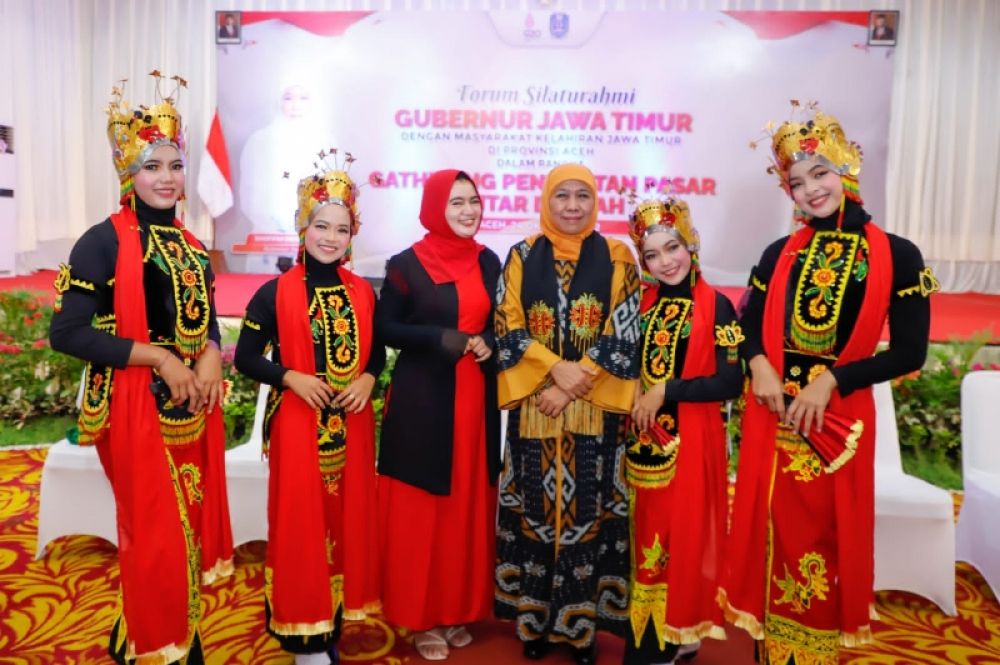 Gubernur Jawa Timur Khofifah Indar Parawansa secara khusus bersilaturahmi dengan masyarakat kelahiran Jatim di provinsi Nangroe Aceh Darussalam, di Amel Convention Banda Aceh, (ist) 