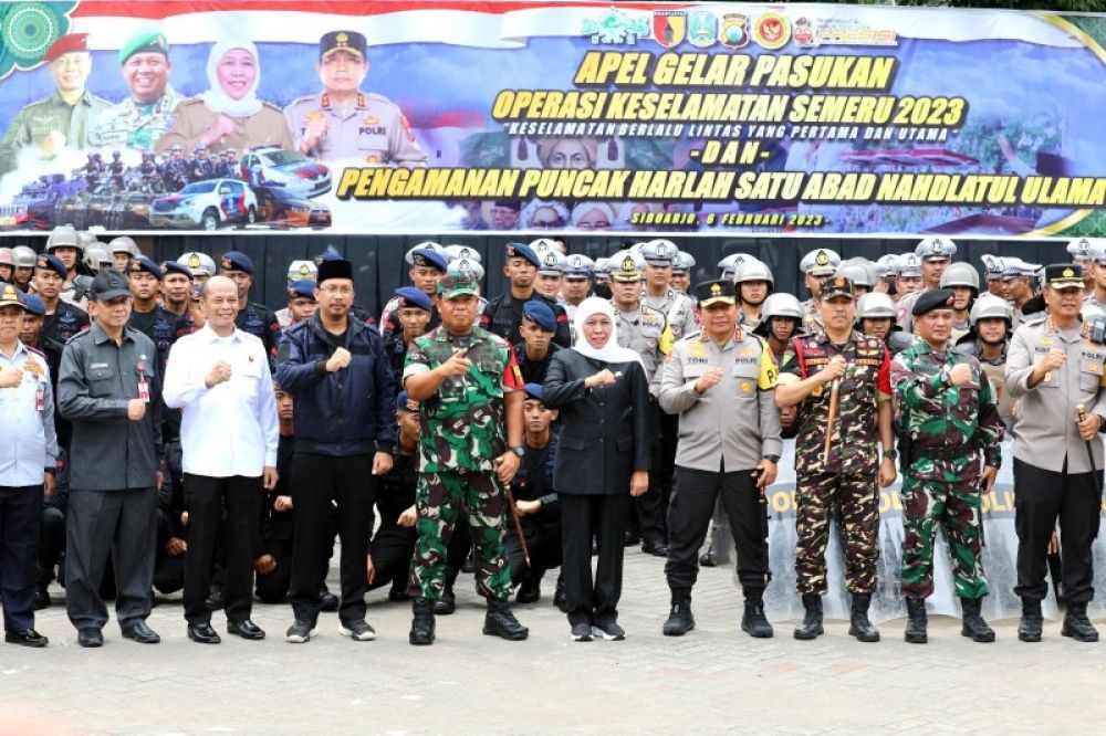 Gubernur Khofifah Pimpin Apel Gelar Pasukan Harlah 1 Abad NU di Gor Delta Sidoarjo