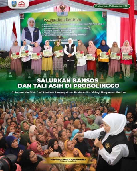 Gubernur Khofifah salurkan bantuan sosial di Z probolinggo. (Ist) 