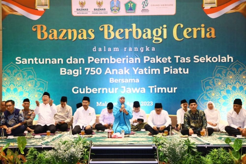Gubernur Khofifah bersama Baznas Jatim berbagi ceria bersama anak Yatim. (Ist) 
